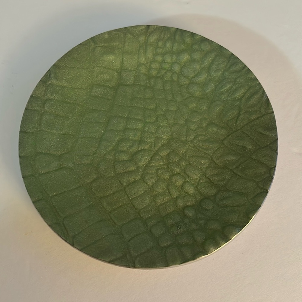 NWT MARIPOSA Croc Green Wine Plate